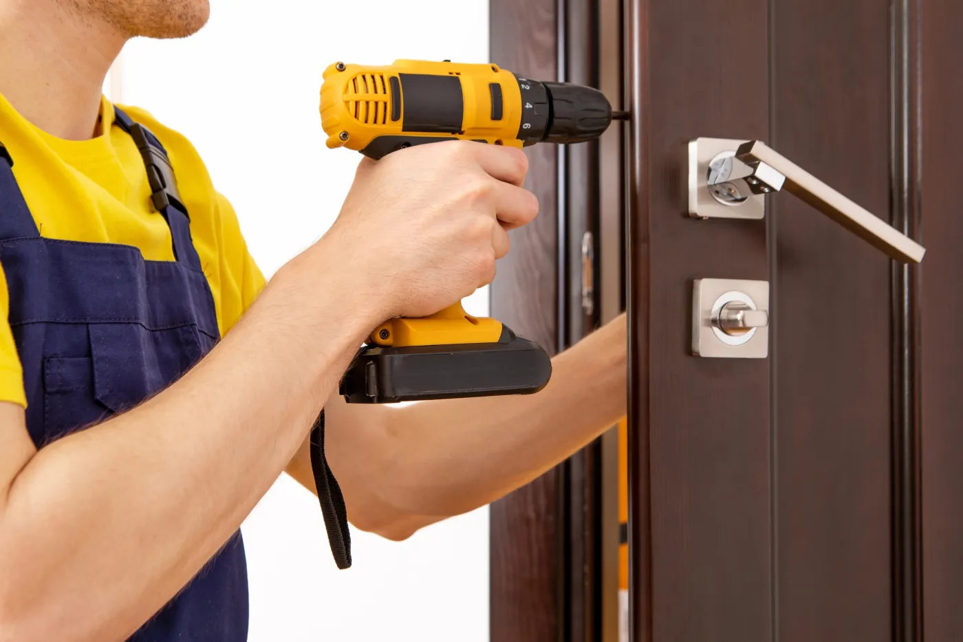 Remplacement d'un cylindre à clé protégée sur une porte d'appartement de l'avenue de Flandre (75019)